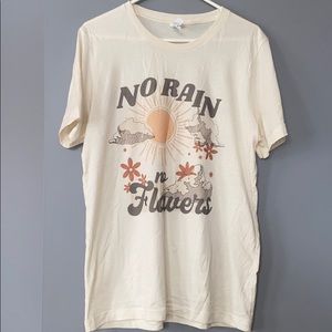 Tula boutique graphic tee. Med.Worn once like new